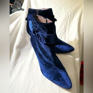 J.Renee Blue Velvet Sexy Booties Sz 9M